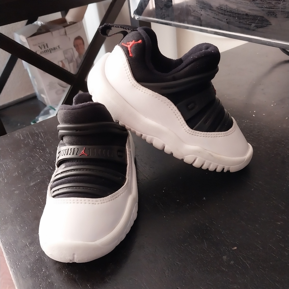 Nike jordán toddler shoes